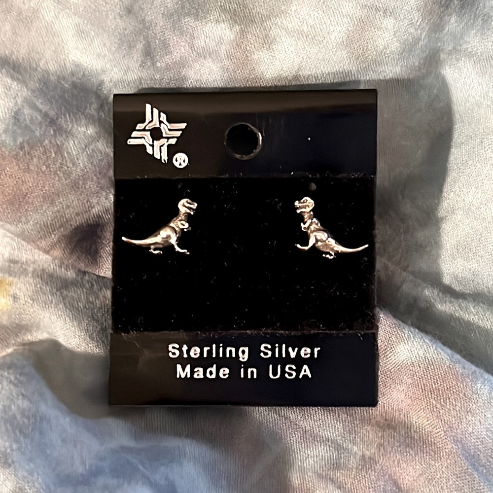 📣 NWOT Sterling Silver Tyrannosaurus Rex stud earrings